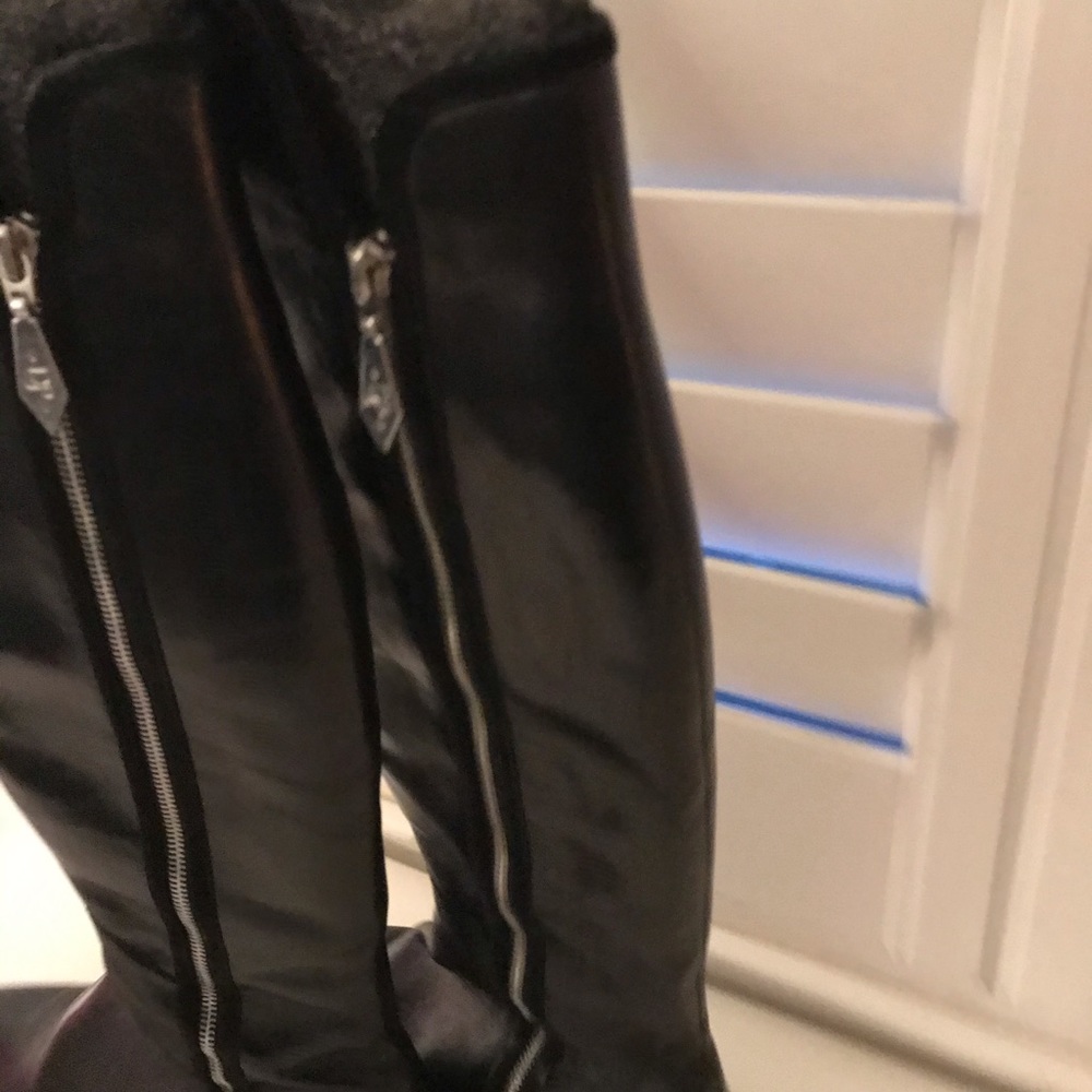 👢 Boots - Picture 3 of 7